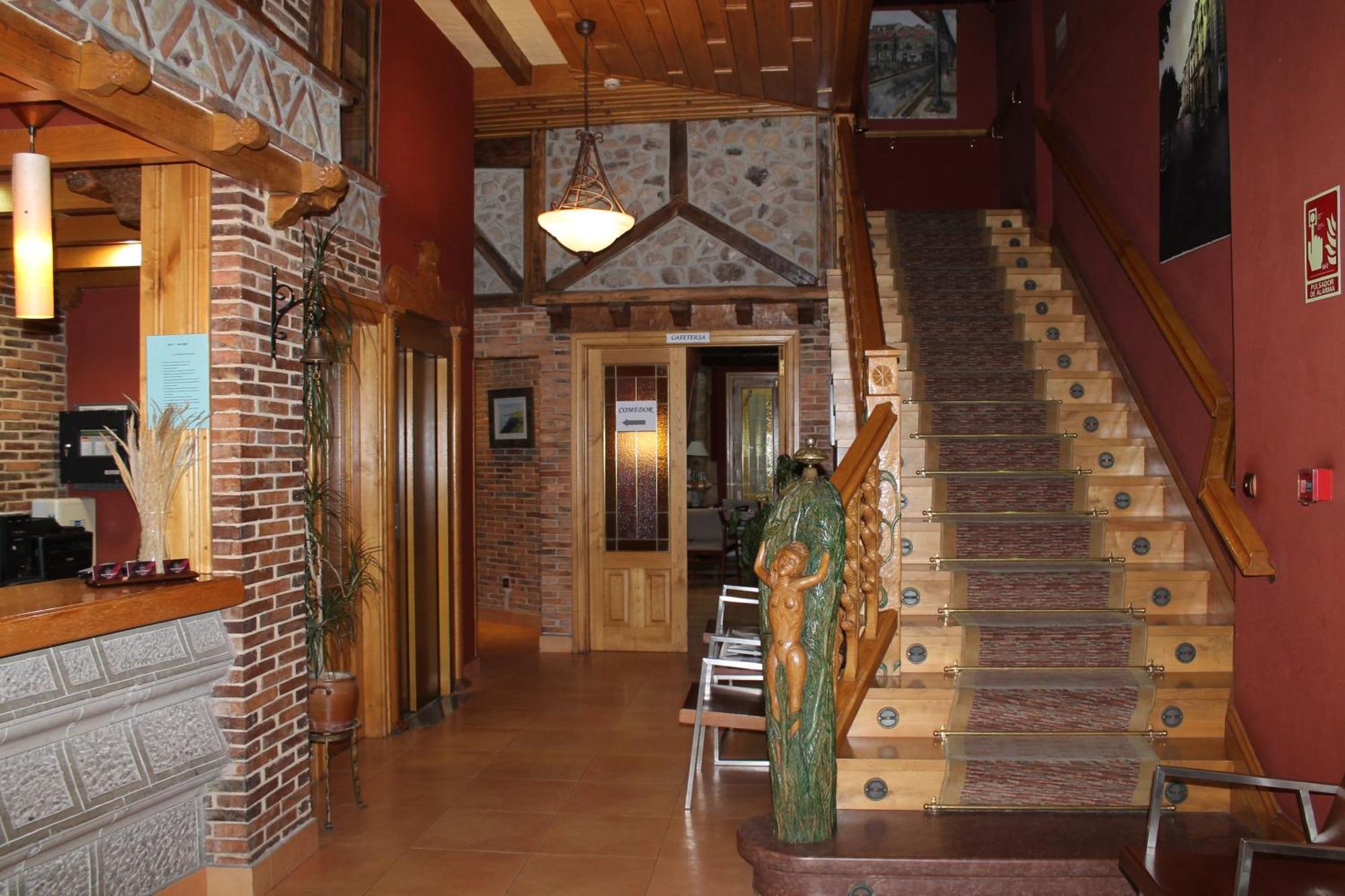 Hotel San Roque Reinosa Exterior photo