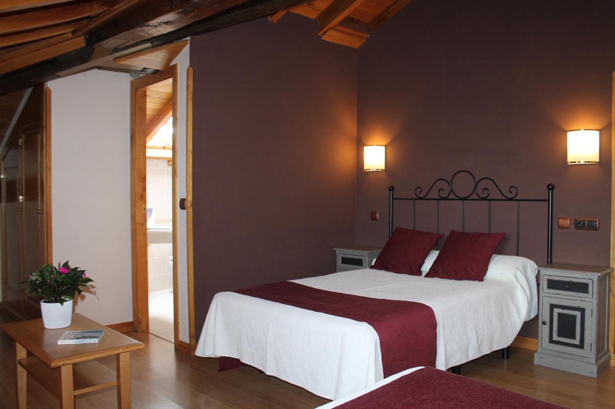 Hotel San Roque Reinosa Exterior photo